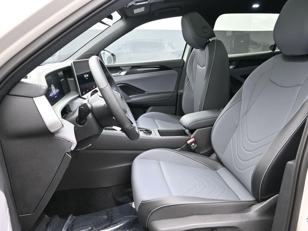 New 2026 Volkswagen Tiguan SE R-Line image 8