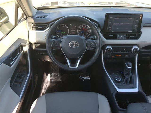 Used 2022 Toyota RAV4 XLE Premium image 16