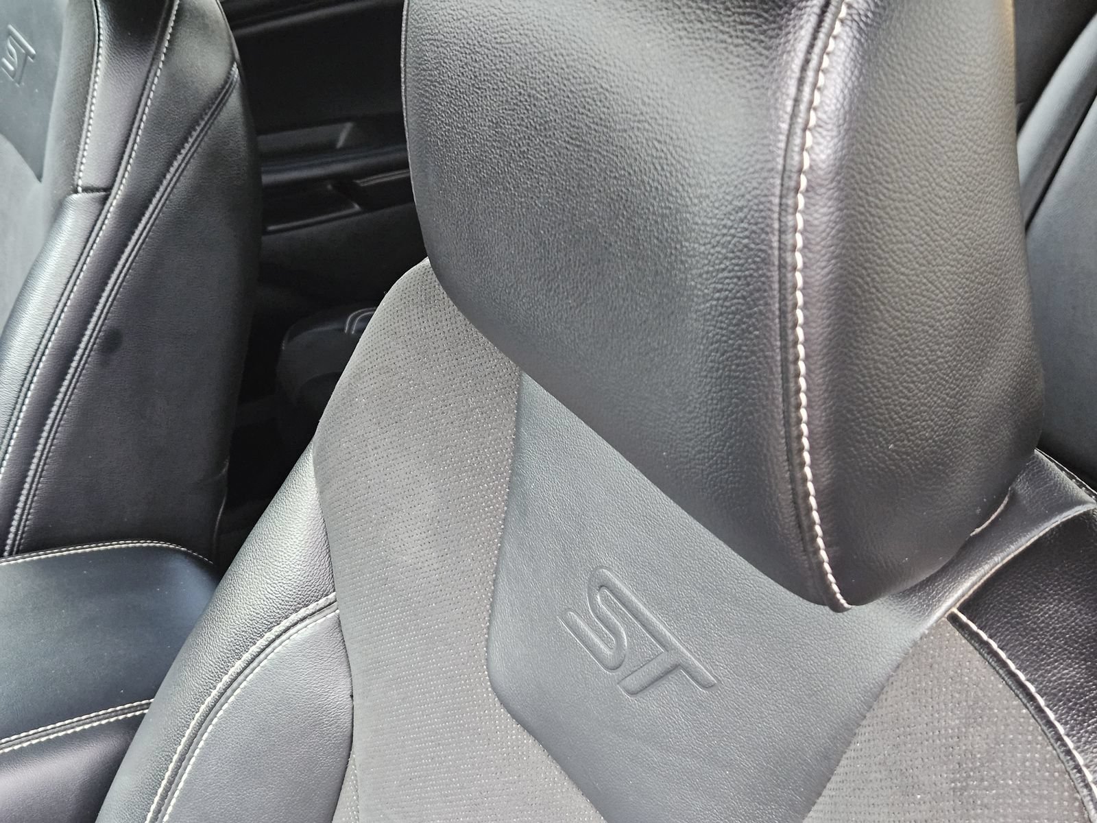 Used 2023 Ford Edge ST AWD/4WD image 17