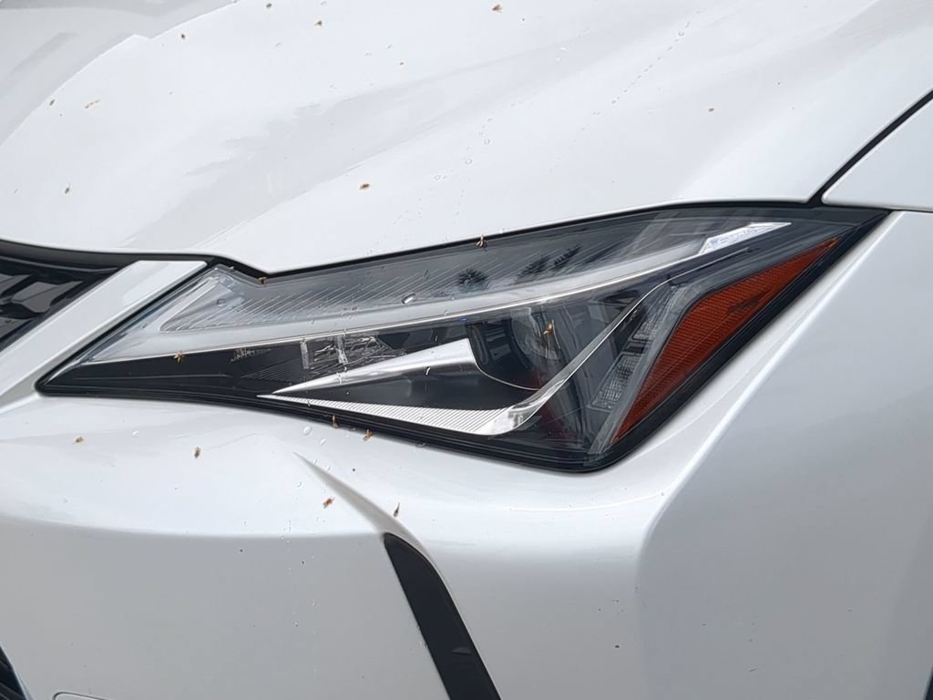 Used 2022 Lexus UX 200 w/ Accessory Package (Z2) FWD image 7