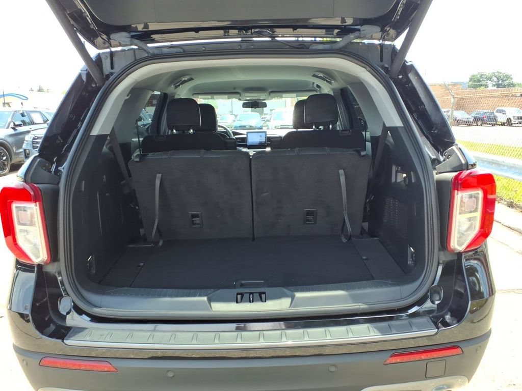Used 2023 Ford Explorer XLT w/ Equipment Group 202A AWD/4WD image 10