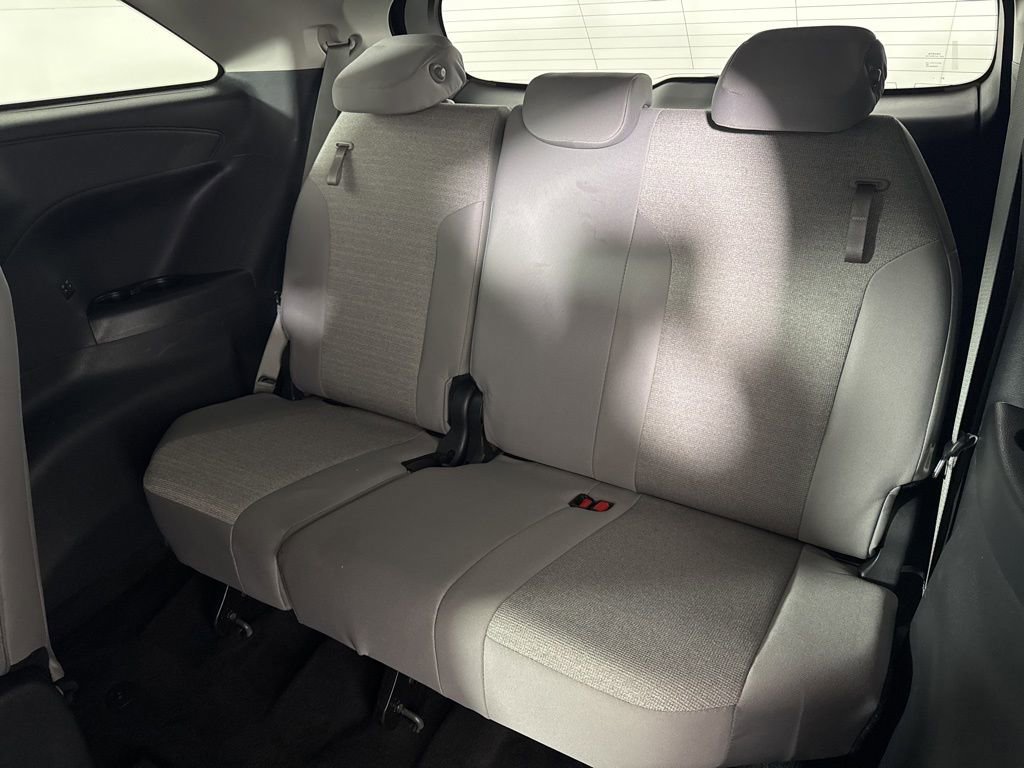 Used 2025 Toyota Sienna LE image 17