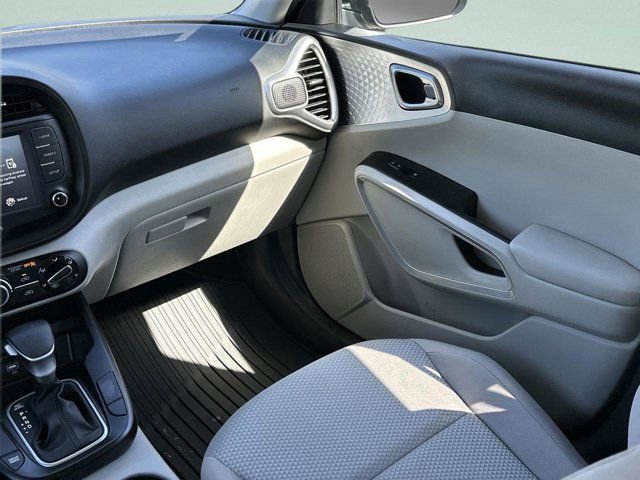 Used 2025 Kia Soul LX w/ LX Technology Package FWD image 13