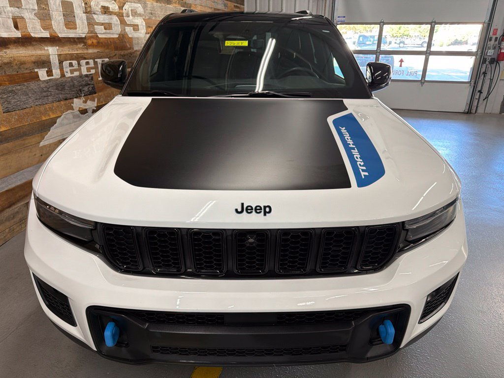 Used 2023 Jeep Grand Cherokee Trailhawk w/ Luxury Tech Group III AWD/4WD image 7
