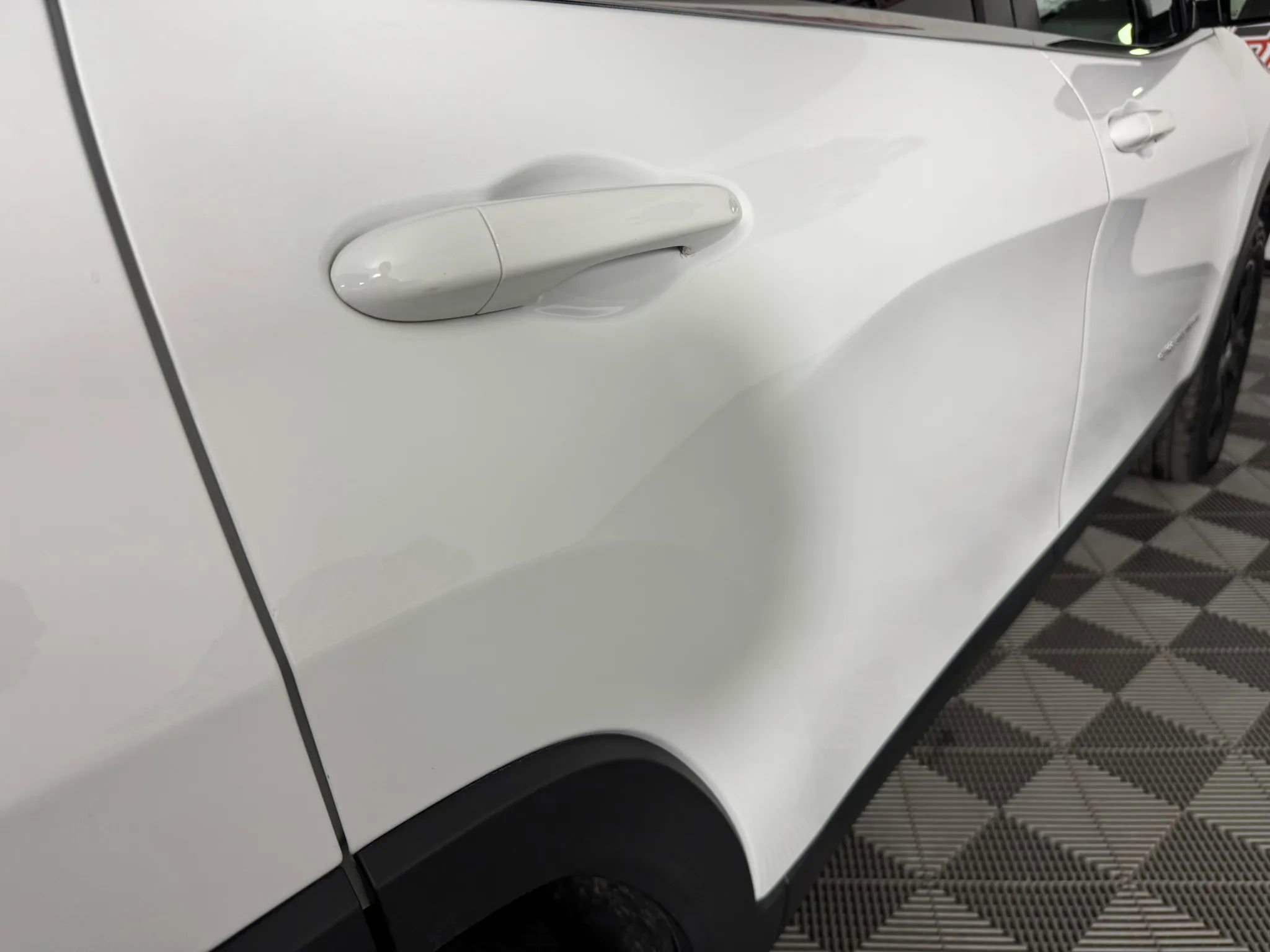 Used 2019 Jeep Cherokee Latitude w/ Cold Weather Group AWD/4WD image 28