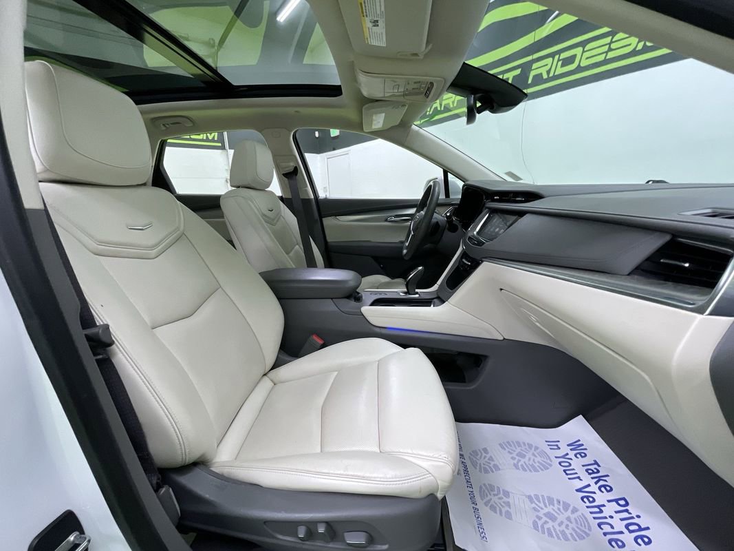 Used 2017 Cadillac XT5 Luxury w/ Driver Awareness Package image 31