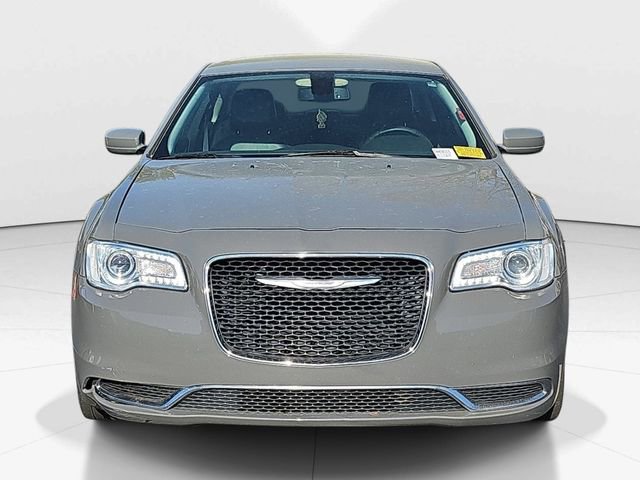 Used 2017 Chrysler 300 Limited image 8