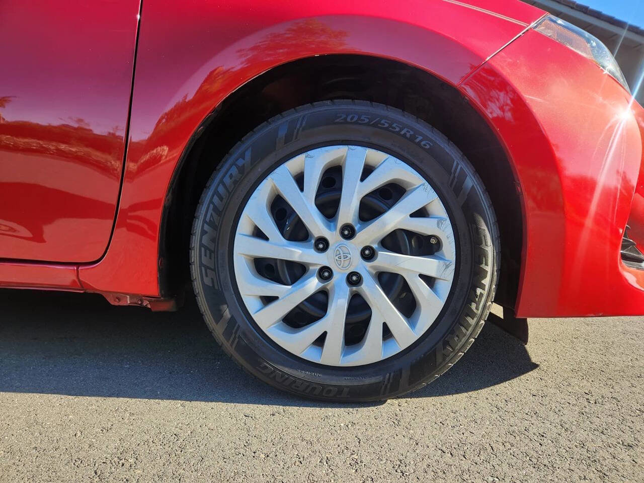 Used 2018 Toyota Corolla LE image 9