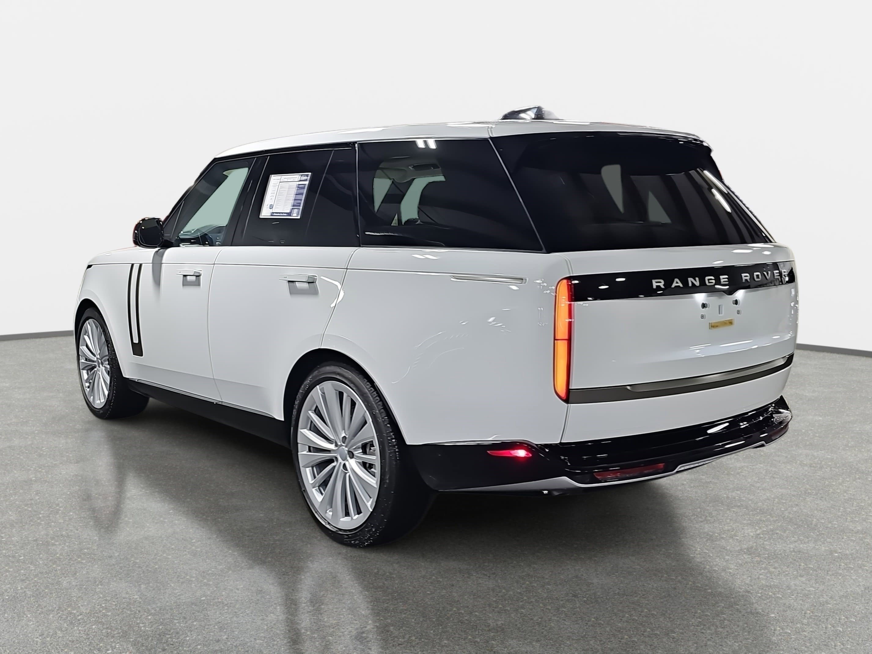Used 2025 Land Rover Range Rover SE image 7