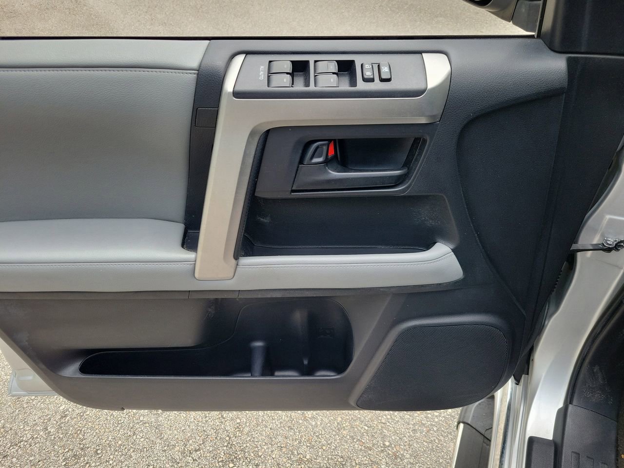 Used 2013 Toyota 4Runner SR5 w/ Convenience Pkg RWD image 12