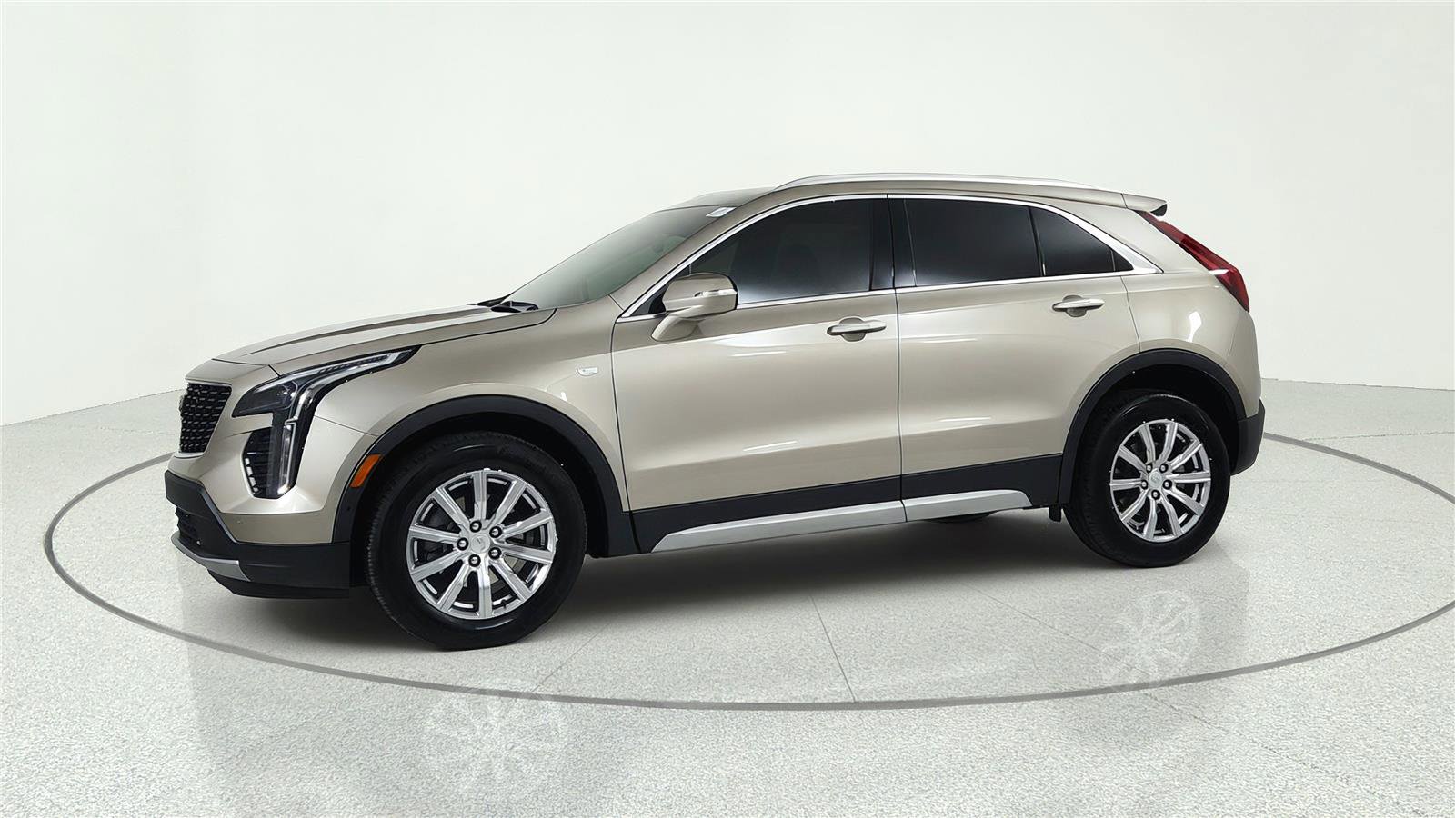Used 2022 Cadillac XT4 Premium Luxury w/ Enhanced Visibility Package AWD/4WD image 2