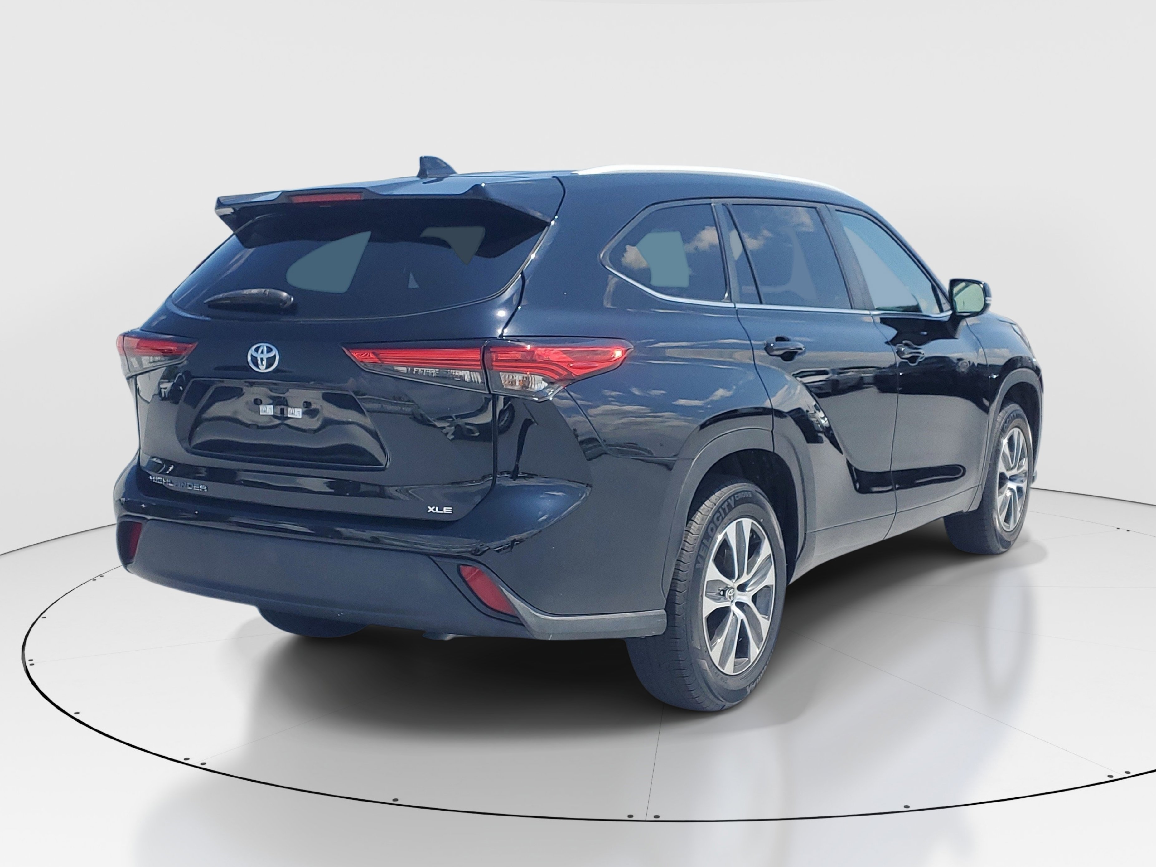 Used 2023 Toyota Highlander XLE FWD image 7