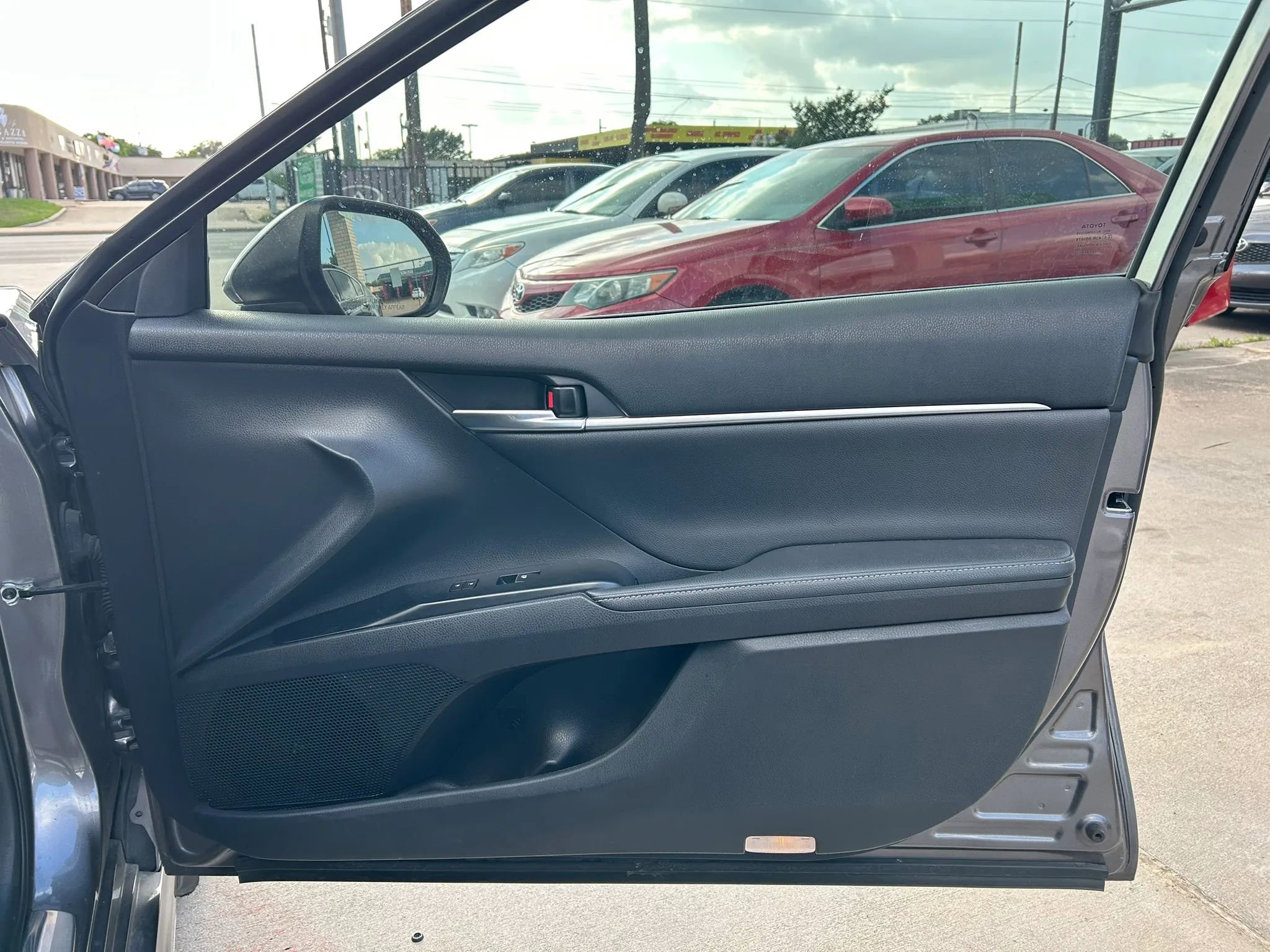 Used 2020 Toyota Camry XSE FWD image 14