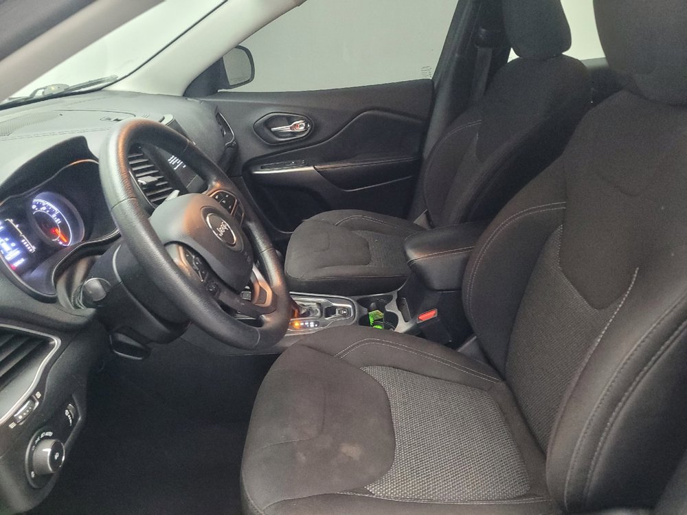 Used 2019 Jeep Cherokee Latitude w/ Popular Appearance Group image 17