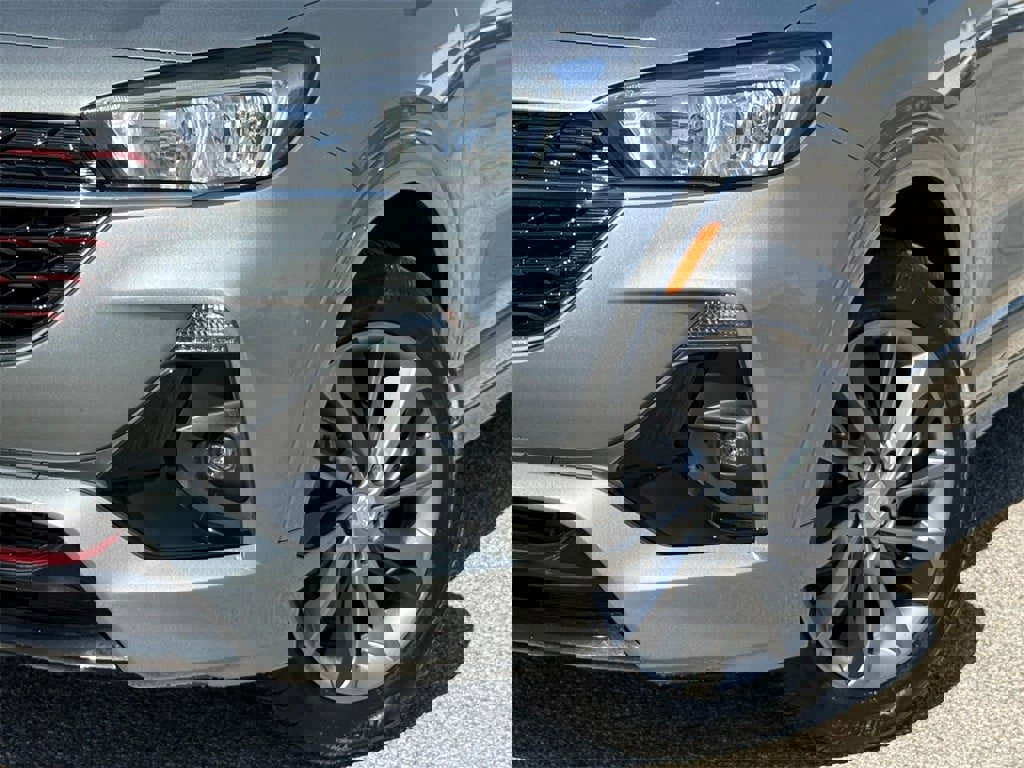 Used 2023 Buick Encore GX Select w/ Sport Touring Package image 2