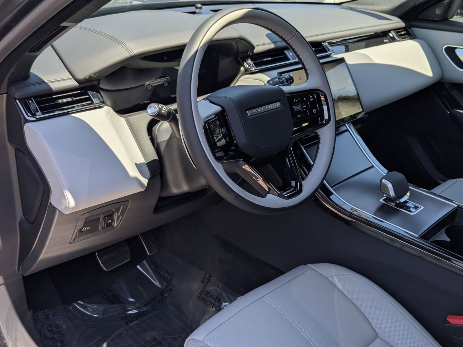 New 2026 Land Rover Range Rover Velar Dynamic SE image 3