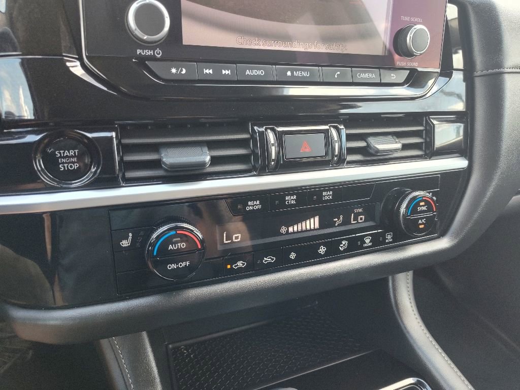 Used 2025 Nissan Pathfinder SV image 18