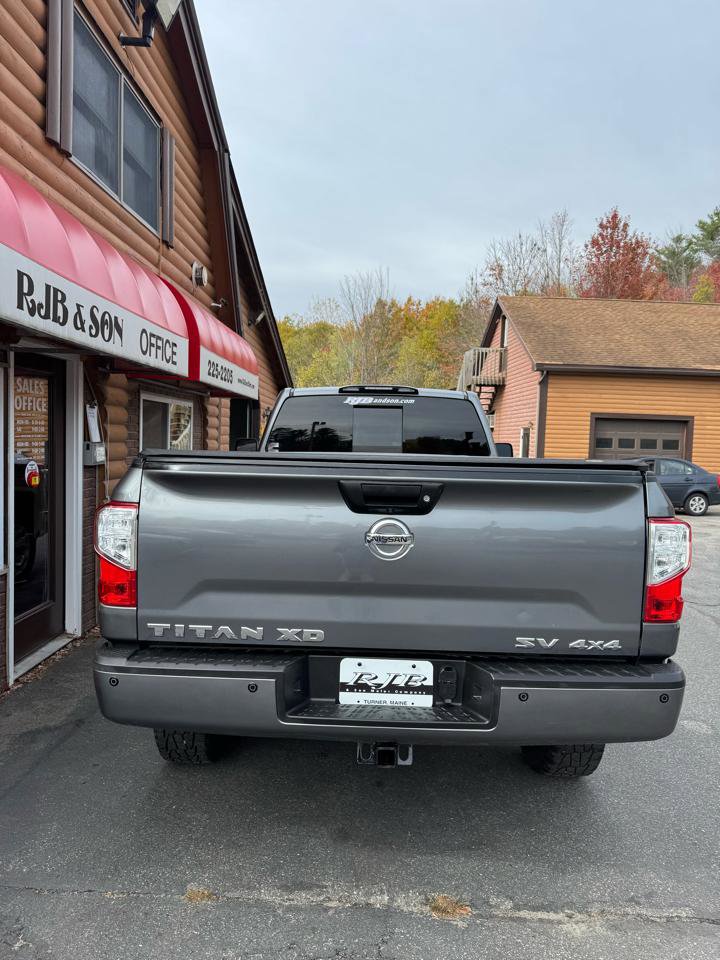 Used 2017 Nissan Titan SV image 5