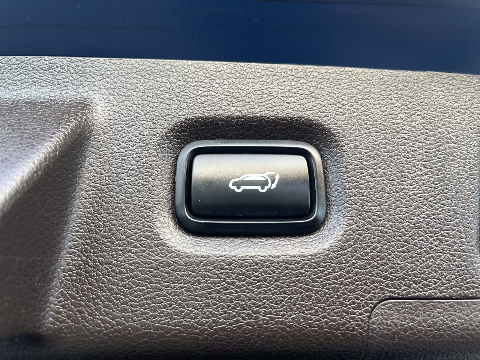 Used 2020 Hyundai Santa Fe Limited image 16