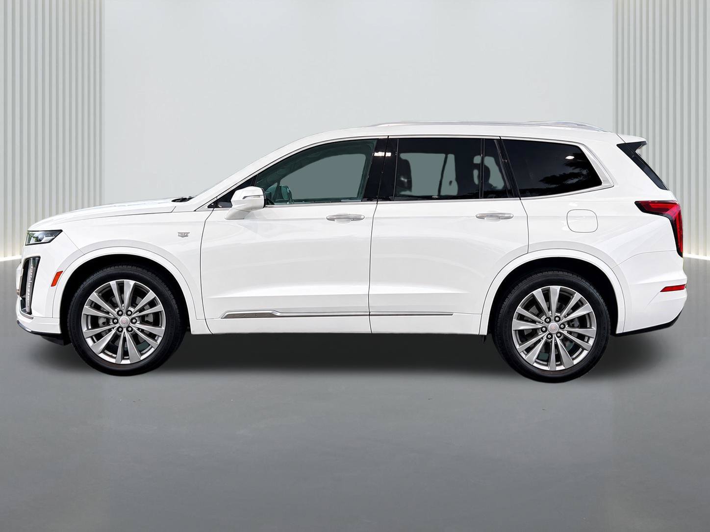 Used 2023 Cadillac XT6 Premium Luxury FWD image 3