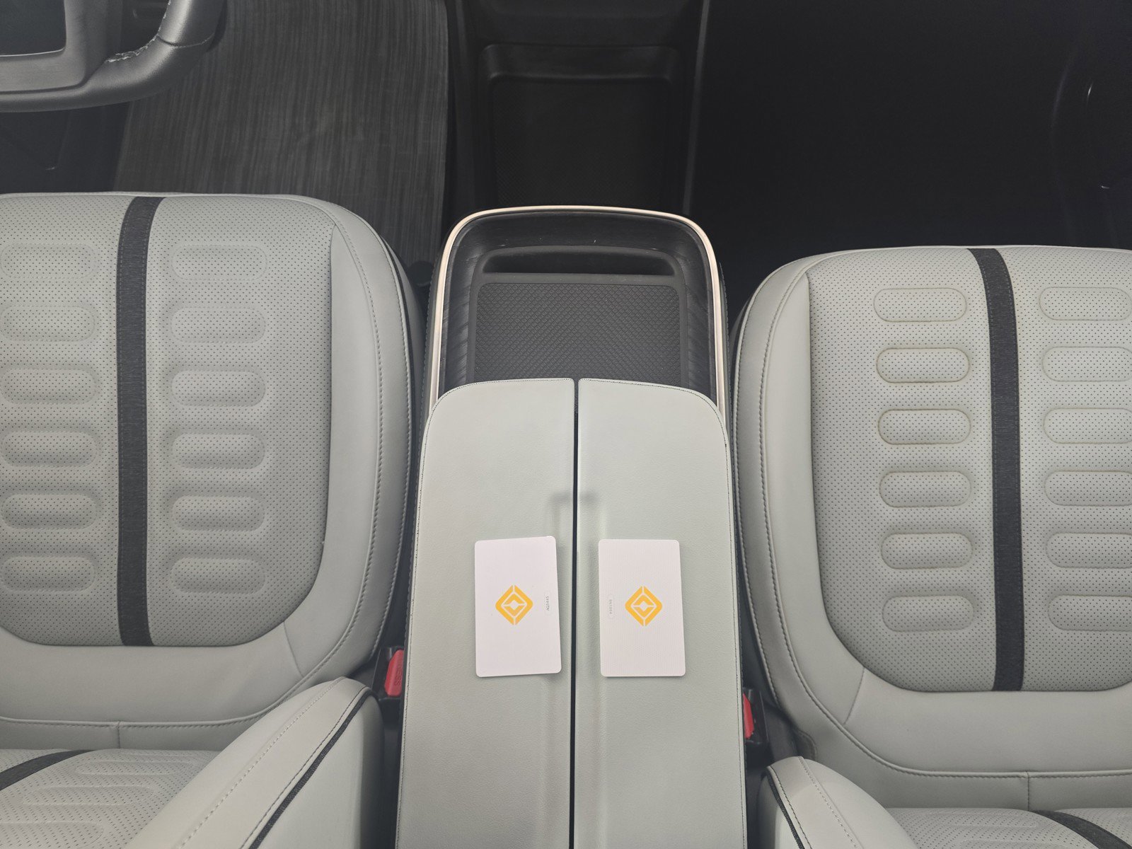 Used 2024 Rivian R1S Adventure AWD/4WD image 31