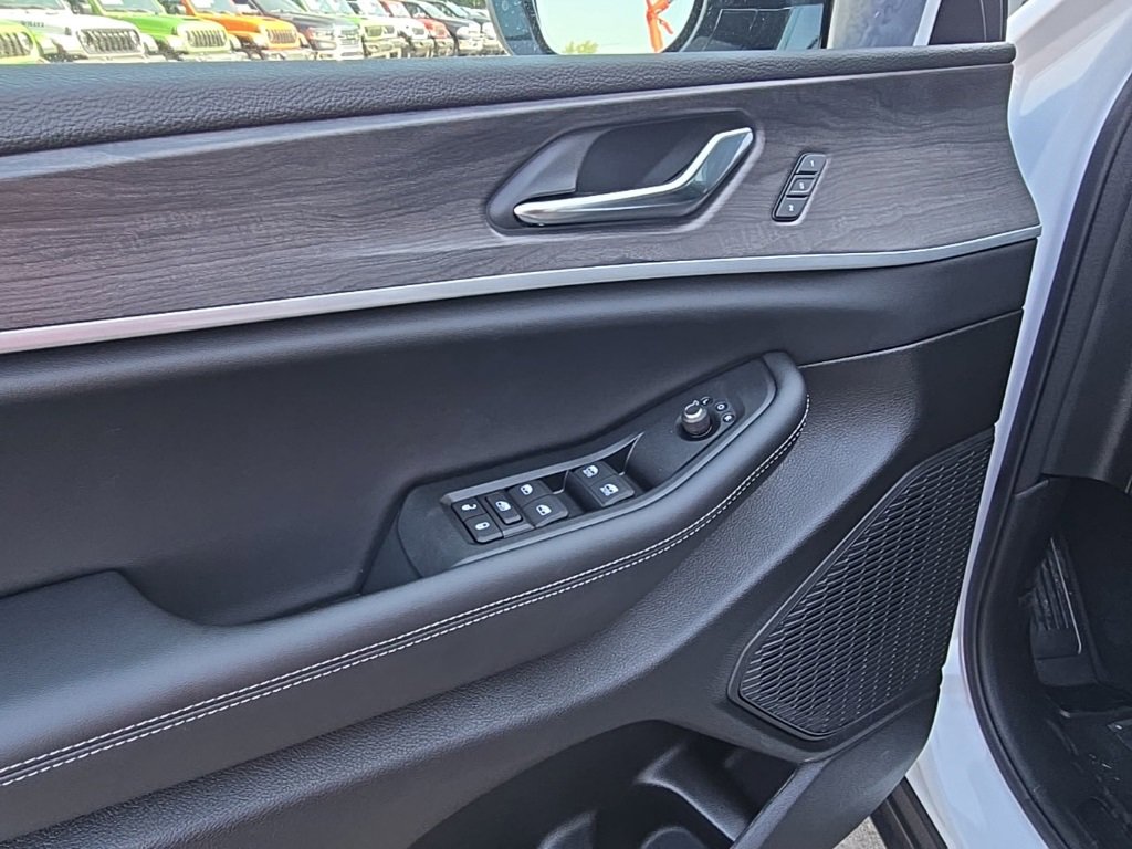 New 2025 Jeep Grand Cherokee Limited w/ Luxury Tech Group II image 27