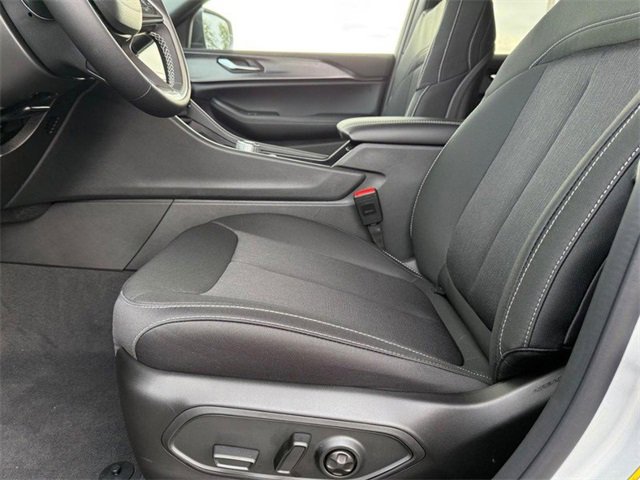 New 2025 Jeep Grand Cherokee Laredo X image 19