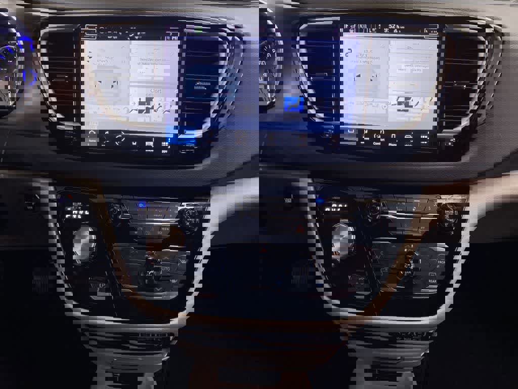 Used 2024 Chrysler Pacifica Touring-L image 23