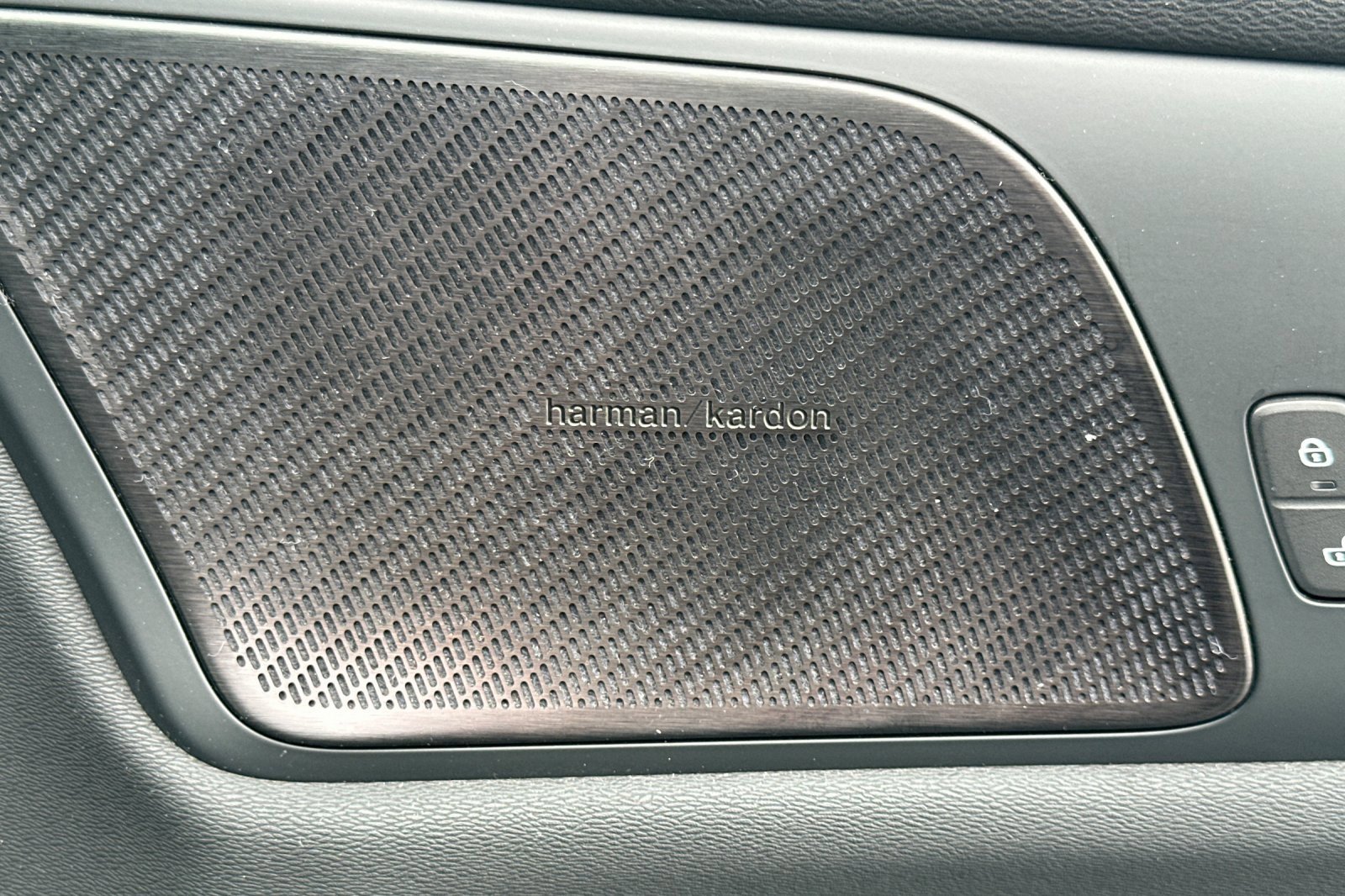 Used 2024 Volvo S60 B5 Plus image 44