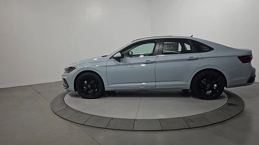 New 2026 Volkswagen Jetta SE image 2