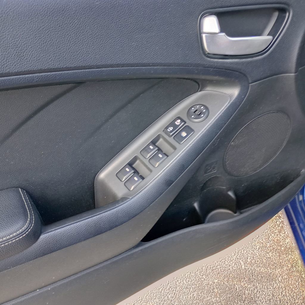 Used 2017 Kia Forte LX FWD image 12