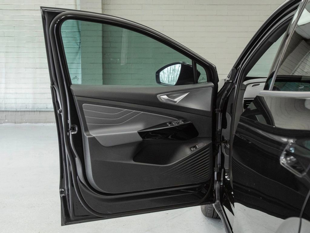 Used 2023 Volkswagen ID.4 Pro S Plus image 25