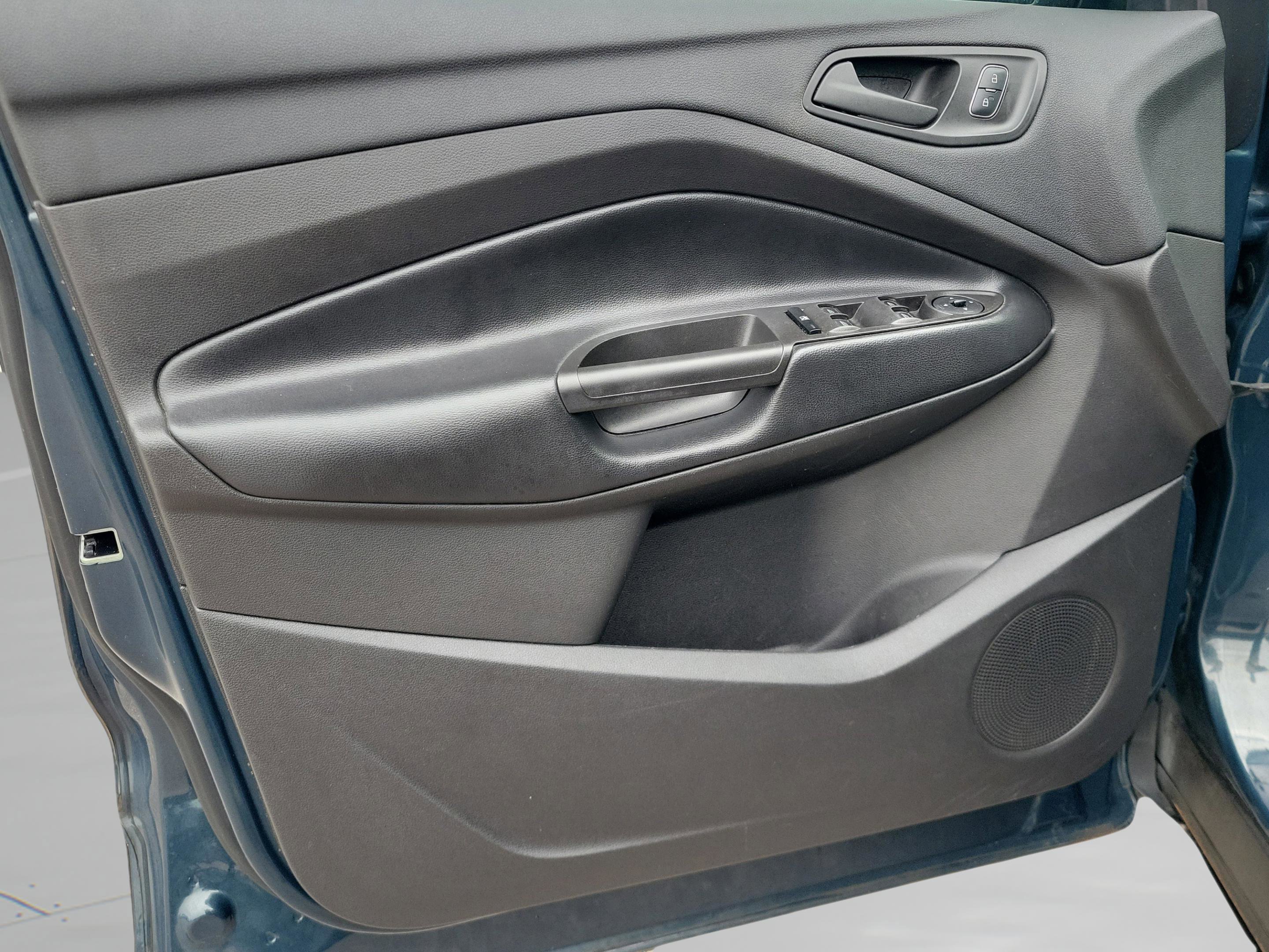 Used 2019 Ford Escape S image 29