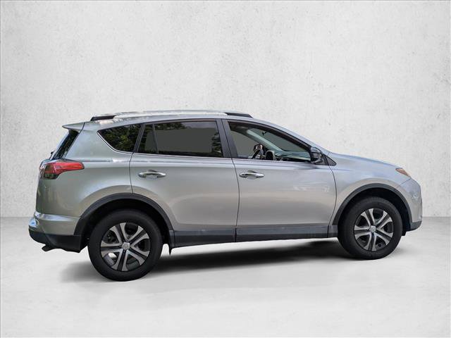 Used 2018 Toyota RAV4 LE FWD image 4