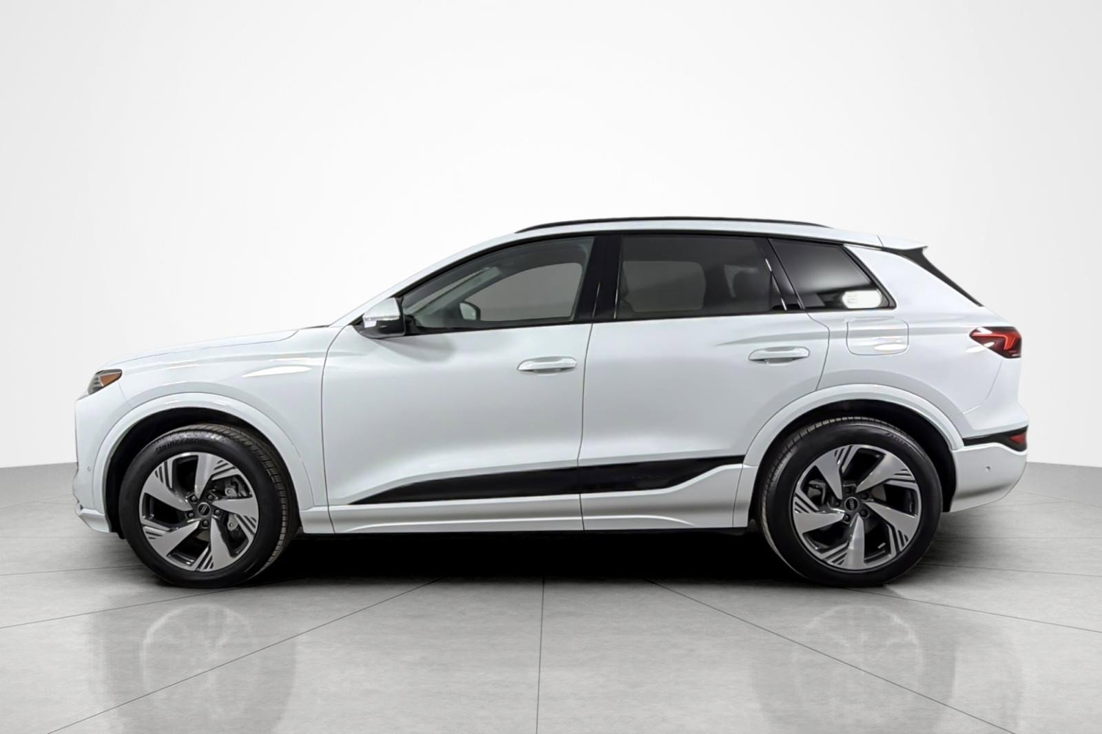 Certified 2025 Audi Q6 e-tron Premium Plus w/ Premium Plus image 2