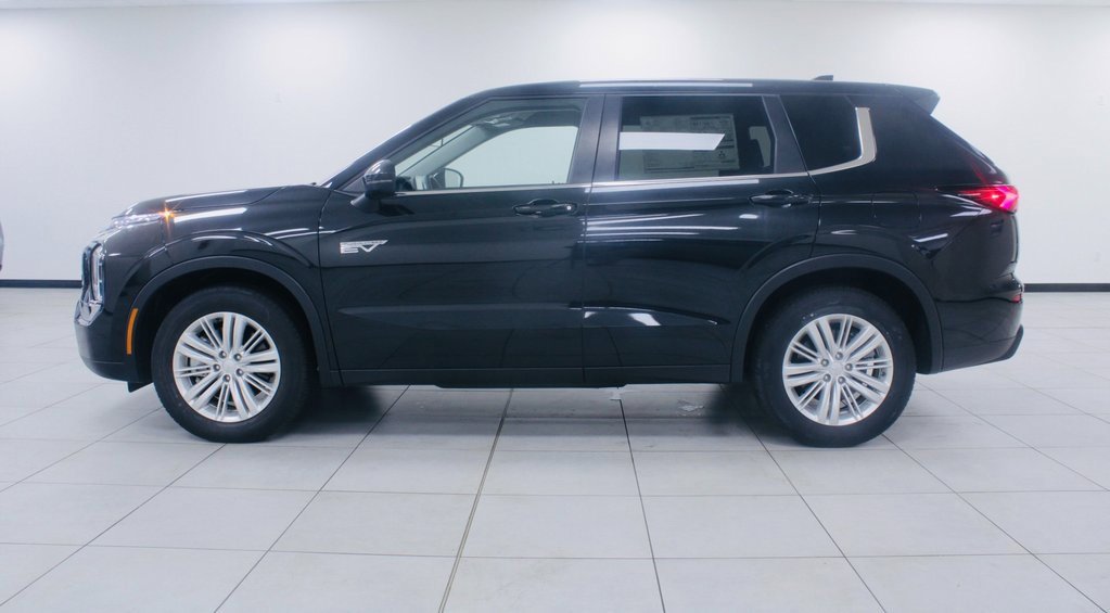 Used 2024 Mitsubishi Outlander ES image 2