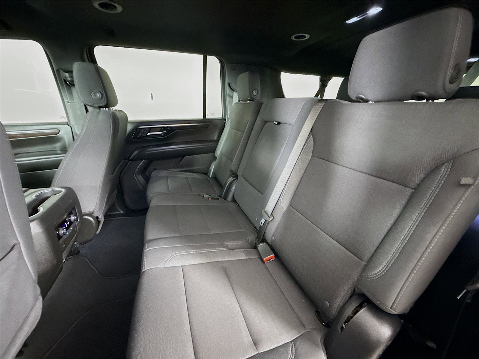 Used 2025 Chevrolet Suburban LS RWD image 14