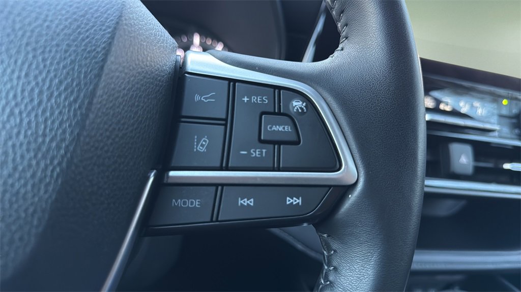 Used 2024 Toyota Highlander LE image 27