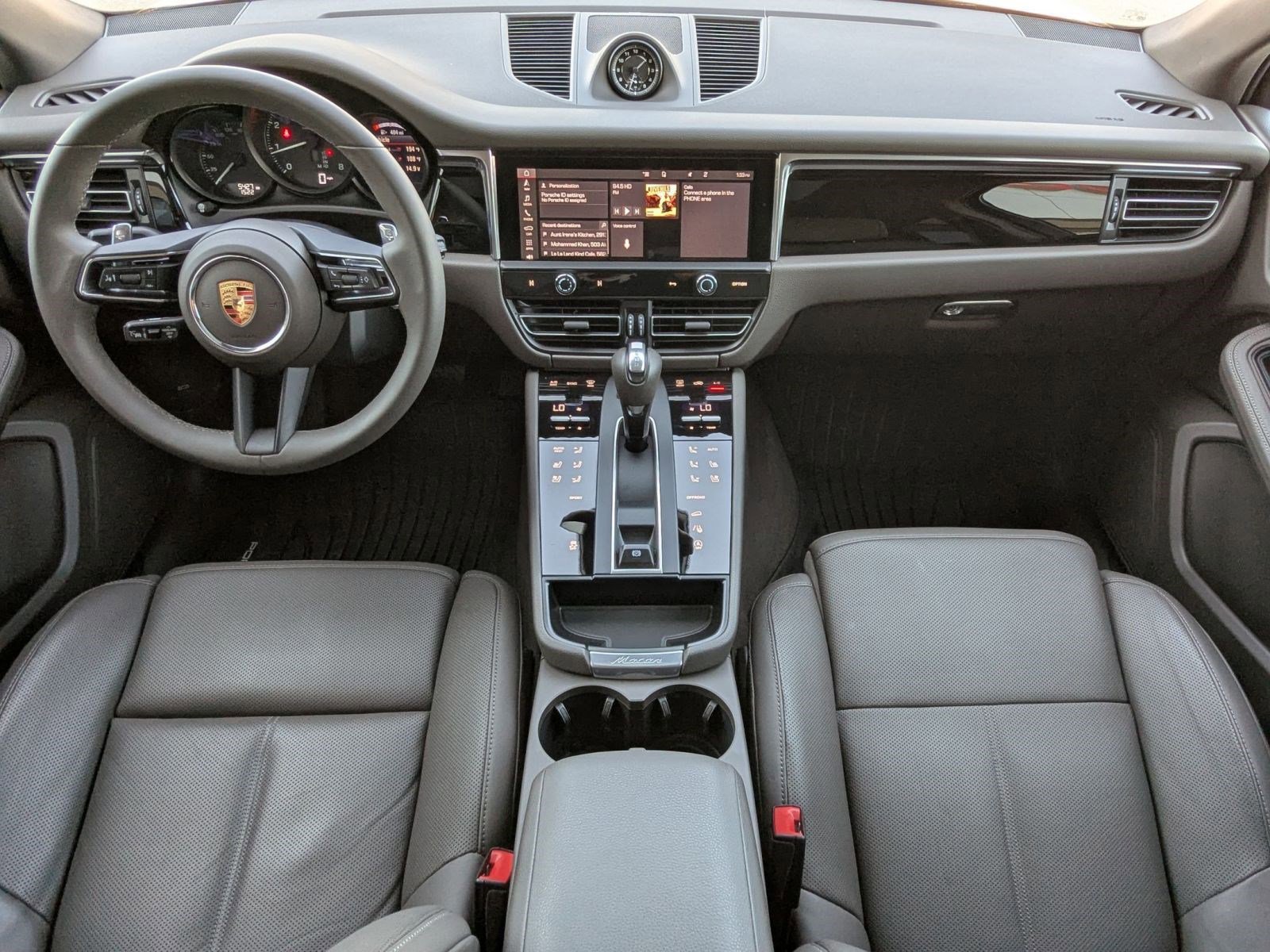 Certified 2025 Porsche Macan AWD/4WD image 22