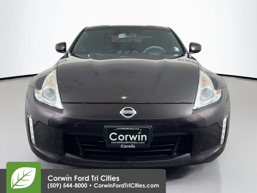 Used 2017 Nissan 370Z Coupe RWD image 4