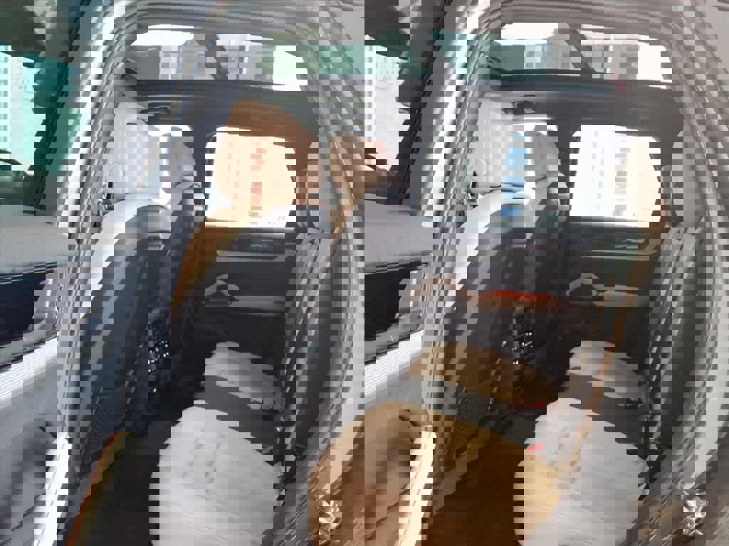 Used 2025 Porsche Cayenne E-Hybrid image 17