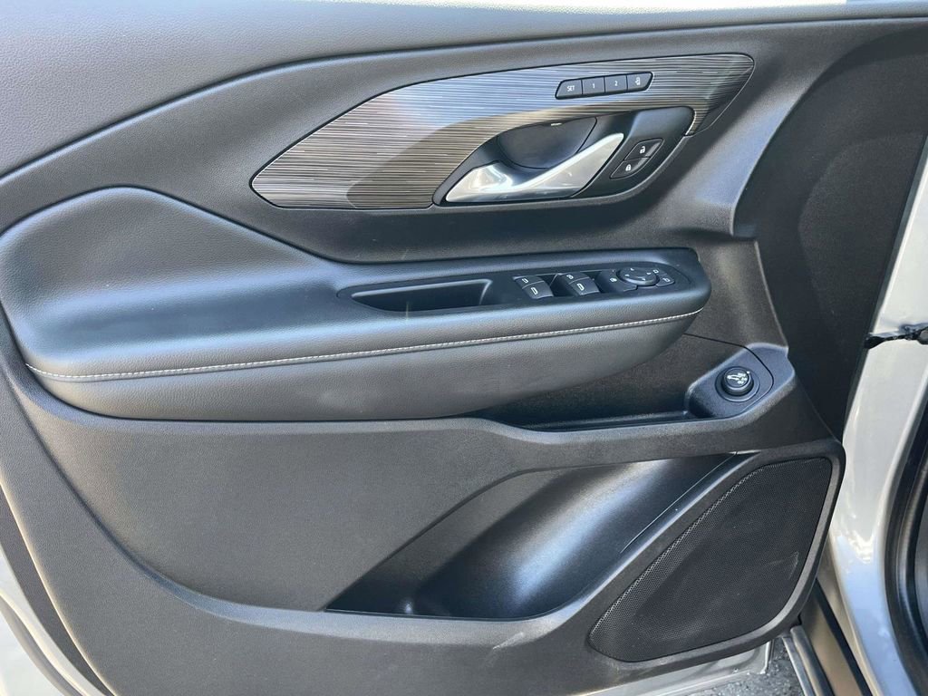 Used 2024 GMC Terrain SLT image 14