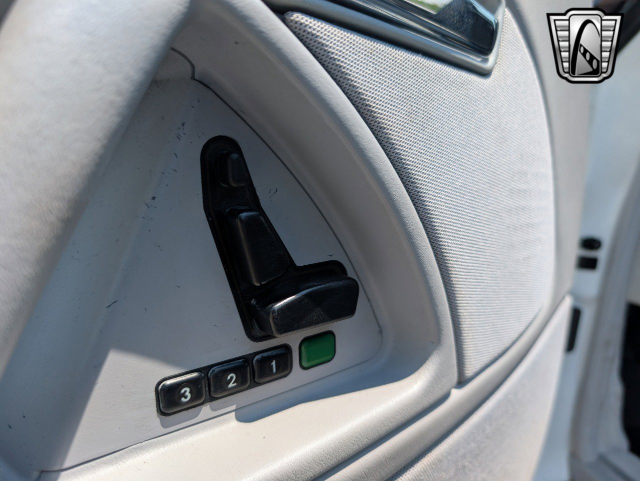 Used 2000 Mercedes-Benz SL 500 image 21