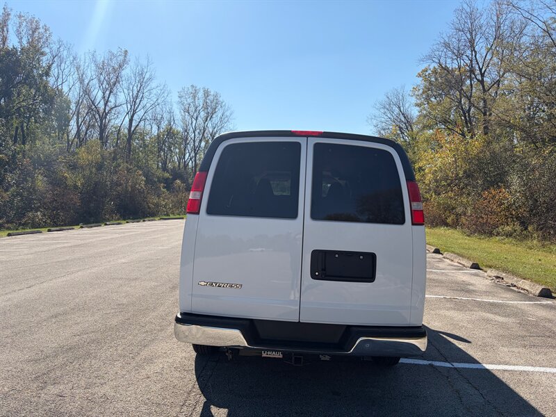 Used 2017 Chevrolet Express 3500 LT w/ LT Preferred Equipment Group RWD image 4