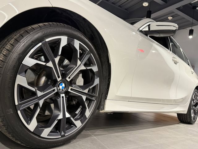 Used 2025 BMW 330i xDrive Sedan w/ M Sport Package AWD/4WD image 9