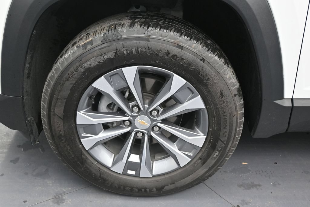 Used 2025 Chevrolet Equinox LT w/ Safety and Technology Package FWD image 9