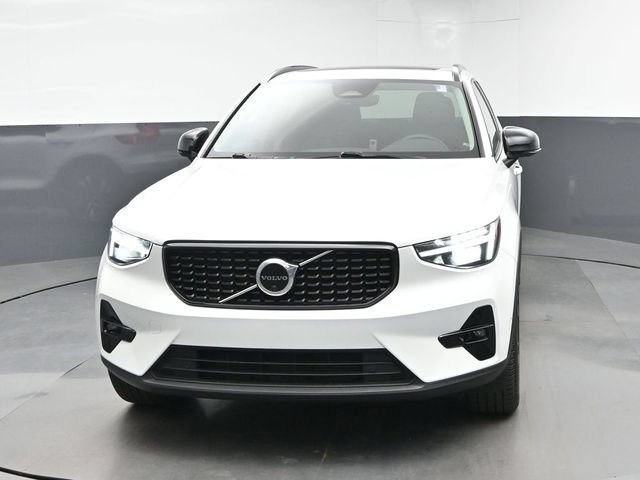 Used 2023 Volvo XC40 B5 Ultimate w/ Protection Package Premier AWD/4WD image 3