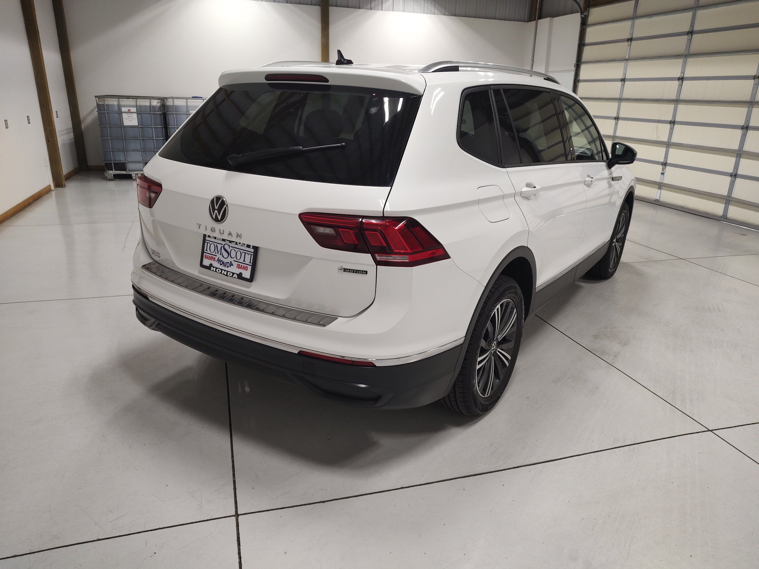 Used 2024 Volkswagen Tiguan Wolfsburg Edition AWD/4WD image 12