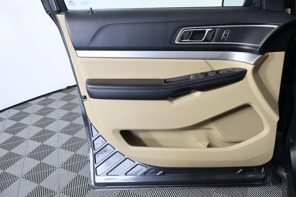 Used 2017 Ford Explorer XLT w/ Equipment Group 202A image 12