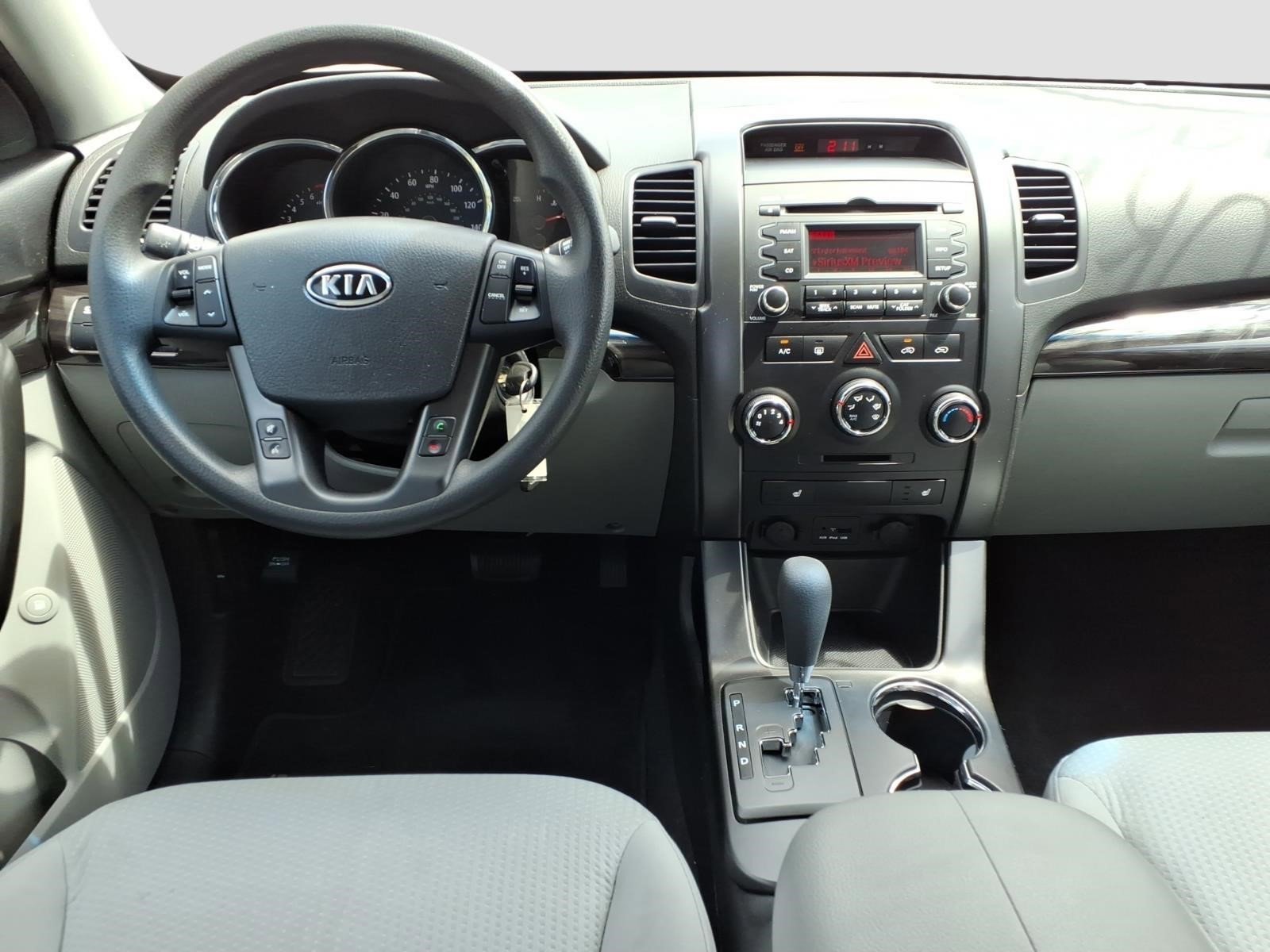 Used 2012 Kia Sorento LX w/ Convenience Pkg FWD image 12